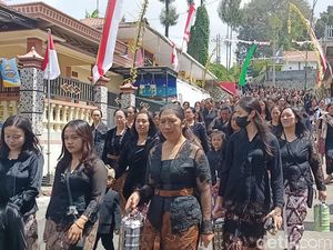 Melihat Ritual Tari Sodoran di Hari Raya Karo Suku Tengger Probolinggo