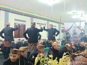 Ritual Tari Sodoran di Hari Raya Karo Suku Tengger Probolinggo Ritual Tari Sodoran di Hari Raya Karo Suku Tengger Probolinggo