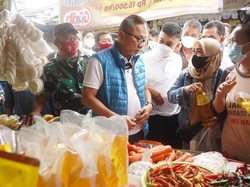 Tinjau Harga di Pasar Dukuh Kupang, Zulkifli Hasan: Rata-rata Stabil