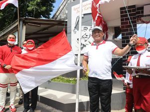 Mendagri-Khofifah Galakkan Gerakan Berbagi 10 Juta Bendera di HUT Ke-77 RI Mendagri-Khofifah Galakkan Gerakan Berbagi 10 Juta Bendera di HUT Ke-77 RI