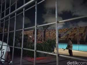 Mobil Hias Parade Jakarnaval Terbakar, Api Dipadamkan Pakai APAR