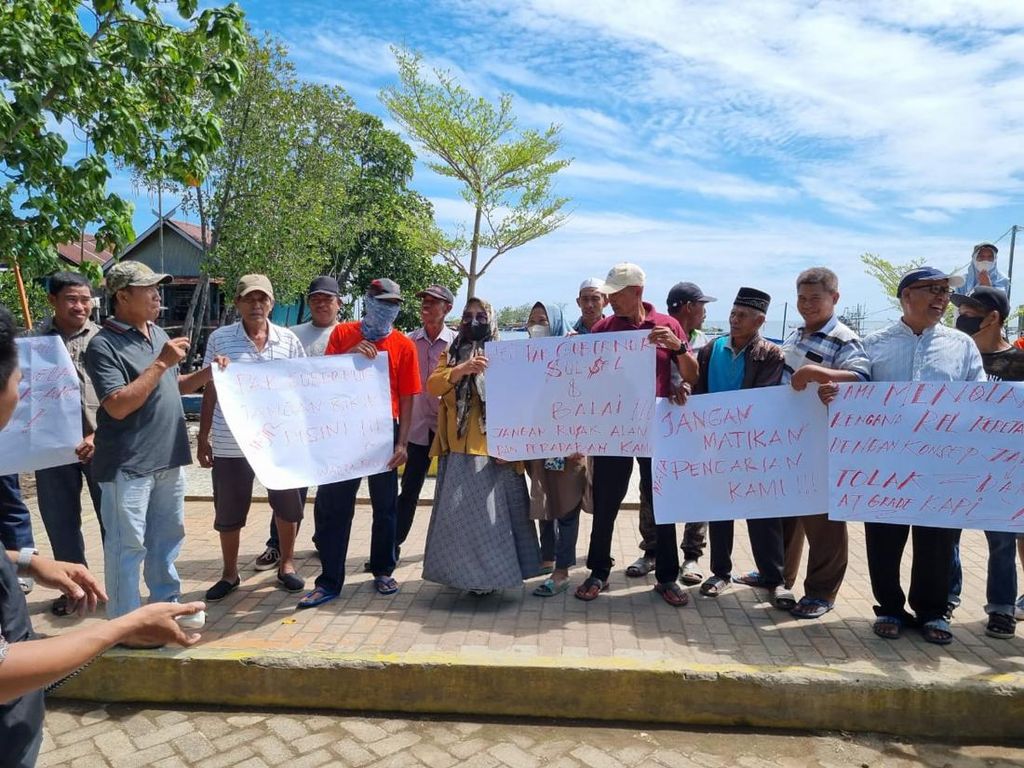 Nelayan Tallo Unjuk Rasa Tolak Pembangunan Rel At Grade Nelayan Tallo Unjuk Rasa Tolak Pembangunan Rel At Grade