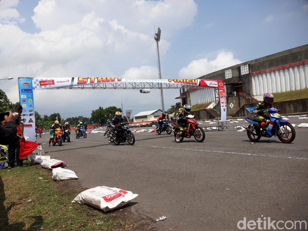 Ratusan Pembalap Ramaikan Road Race Piala Sultan HB X di Bantul