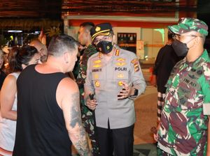 Cegah Kejahatan Jalanan, TNI-Polri Gelar Patroli di Kampung Turis Kuta Cegah Kejahatan Jalanan, TNI-Polri Gelar Patroli di Kampung Turis Kuta