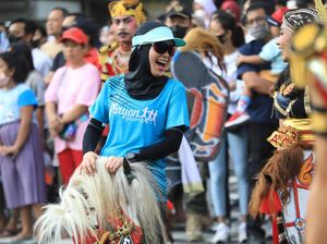 Asyiknya Warga Jateng Flashmob Tari Jaranan di Simpang Lima Asyiknya Warga Jateng Flashmob Tari Jaranan di Simpang Lima