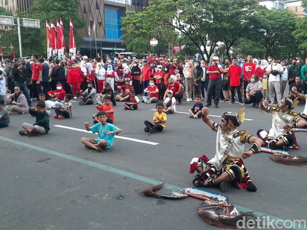 Seribuan Seniman Meriahkan HUT ke-72 Jateng di Simpang Lima Semarang