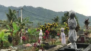 Sambut HUT RI dengan Cara Tak Biasa di Sukabumi, Pakai Pocong!