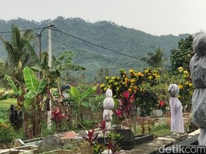 Sambut HUT RI dengan Cara Tak Biasa di Sukabumi, Pakai Pocong! Sambut HUT RI dengan Cara Tak Biasa di Sukabumi, Pakai Pocong!