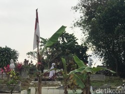 Serem! Ada Pocong Nangkring di TPU Pangkalan Sukabumi