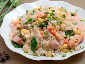 Resep Nasi Goreng Sosis dan Sayuran yang Praktis untuk Bekal
