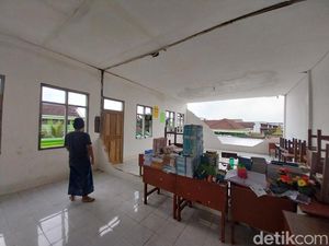 2 Santriwati di Kota Malang Tertimpa Tembok Ambruk Jalani Rawat Jalan 2 Santriwati di Kota Malang Tertimpa Tembok Ambruk Jalani Rawat Jalan
