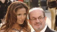 Salman Rushdie Ditikam, Pernikahannya dengan Model Cantik Jadi Sorotan
