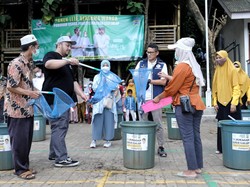 Program Juragan Lele Sandiaga Beri Warga Bantar Gebang Peluang Usaha