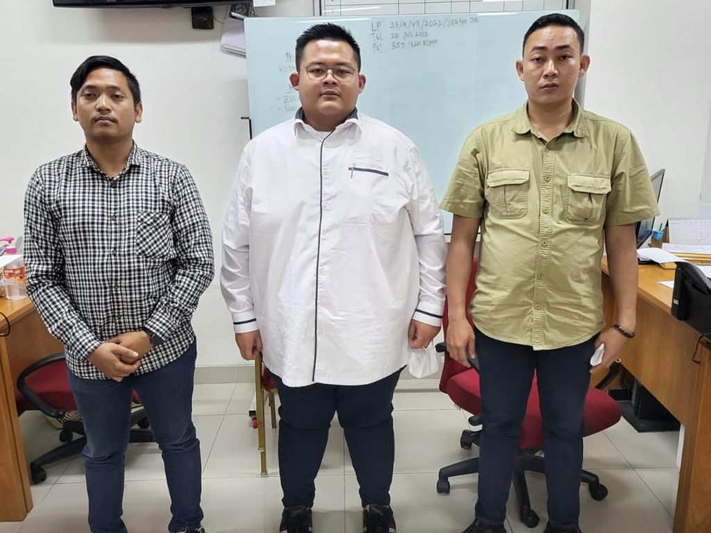 Bawa Soft Gun dan Peras Warga Rp 1 M, 3 Jaksa Gadungan Dibekuk! Bawa Soft Gun dan Peras Warga Rp 1 M, 3 Jaksa Gadungan Dibekuk!