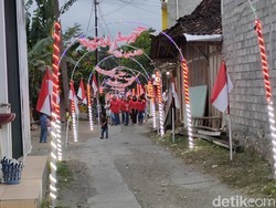 Gemerlap 1.000 Gerbang Lampu Merah Putih Hiasi Kampung di Kulon Progo