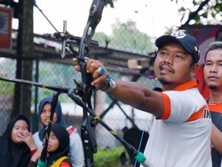 Berkunjung ke Lapak Bubur Bang Udin, Juara Panahan ASEAN Para Games 2022