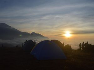 Viral Pendaki Putar Musik Kencang di Bukit Anak Dara, Pengelola: Tak Beretika!