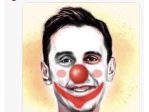 MU Kalah, Jamie Carragher Pajang Kartun Gary Neville Badut