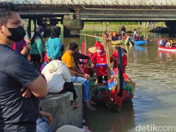 Wisata Pasar Apung Semarang Dibuka, Sensasi Belanja Sambil Naik Perahu