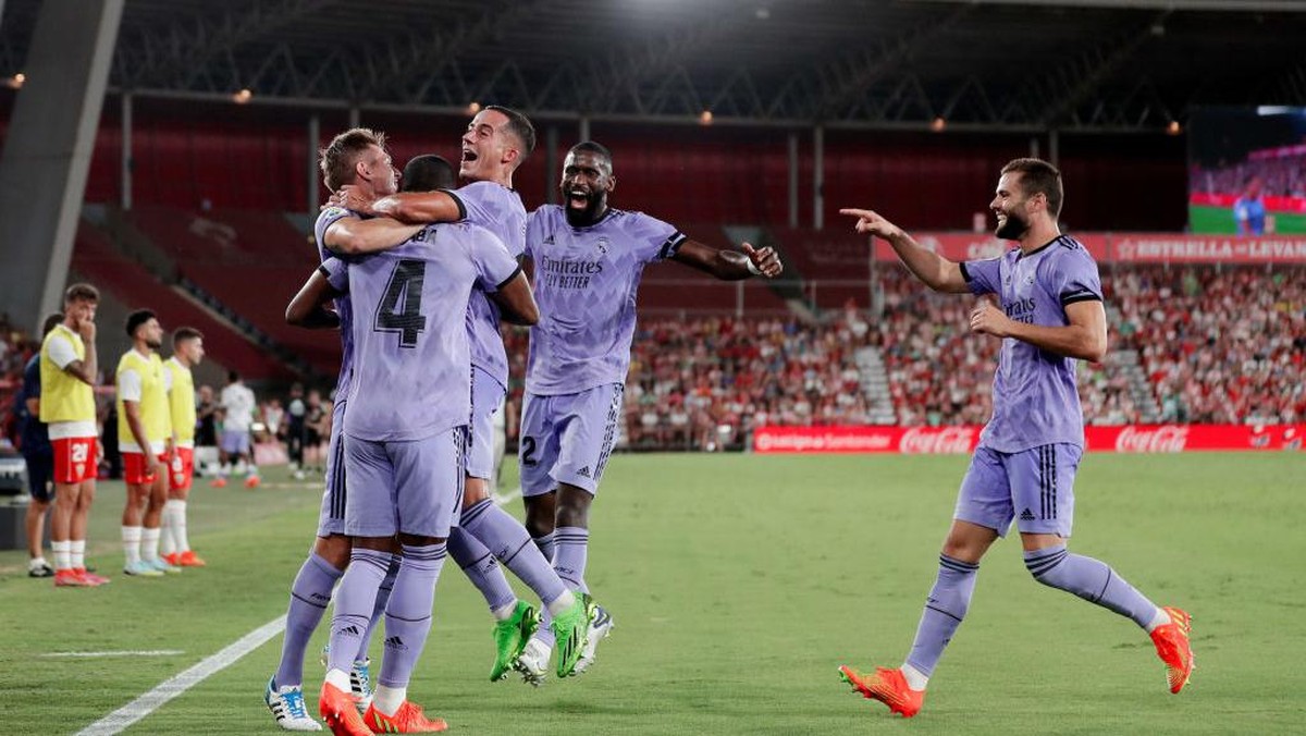 Real Madrid menang 2-1 atas Almeria (Foto: Getty Images/Soccrates Images)