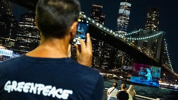 Ini Cara Aktivis Kirim Pesan ke PBB, Bikin Tulisan Besar di Jembatan