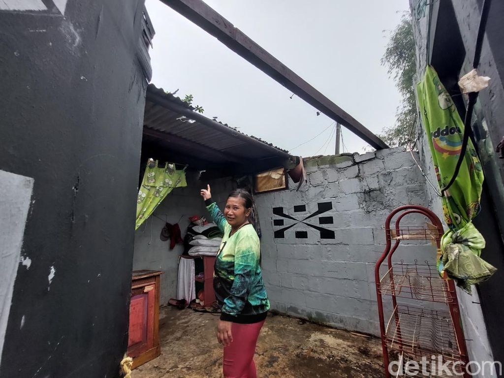 Kondisi Rumah Warga Bandung Rusak Disapu Angin Puting Beliung