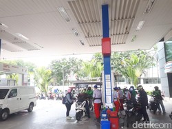 Antrean Pertalite di Mana-mana Bahkan Sampai SPBU Kehabisan, Stoknya Aman?