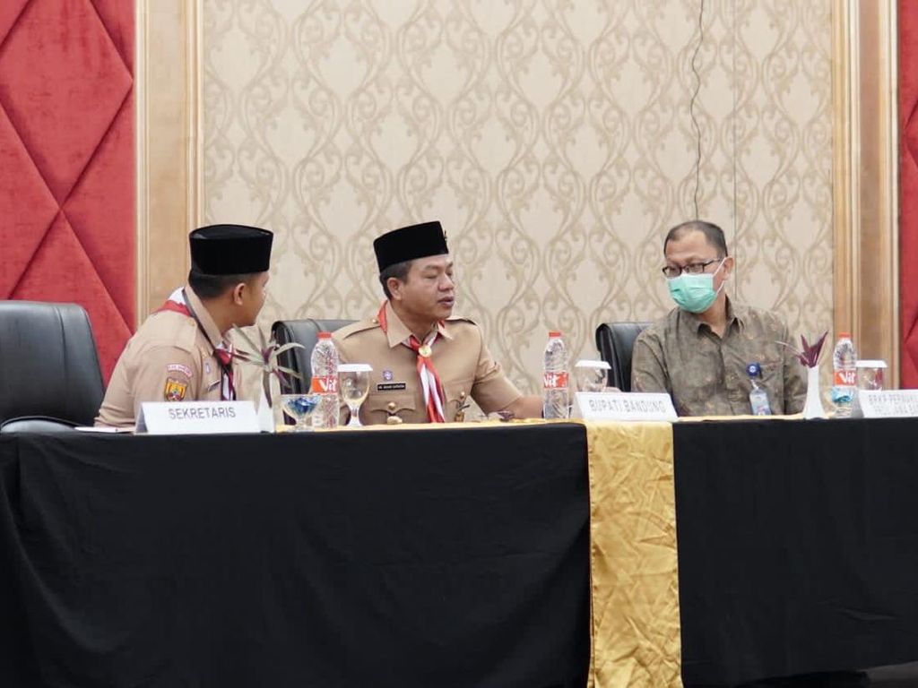 Bupati Bandung Ingatkan Kades Amanah Kelola Keuangan Desa Bupati Bandung Ingatkan Kades Amanah Kelola Keuangan Desa