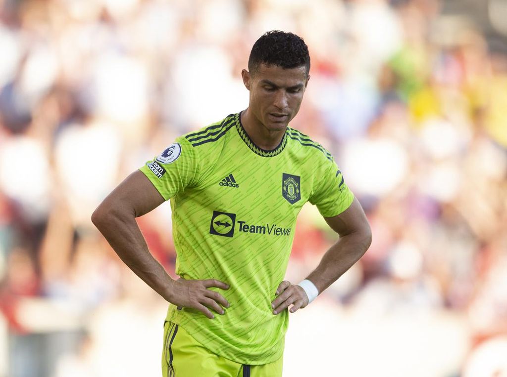 Rooney pada Ten Hag: Tak Usah Mainkan Ronaldo di MU Vs Liverpool Rooney pada Ten Hag: Tak Usah Mainkan Ronaldo di MU Vs Liverpool