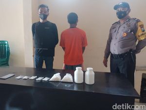 Pria Kediri Diamankan Usai COD 2.185 Butir Pil Koplo di Pasar Pria Kediri Diamankan Usai COD 2.185 Butir Pil Koplo di Pasar