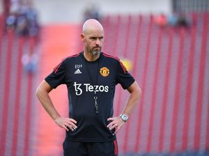 Tanggapi Demo Fans MU, Ten Hag: Ayo Dukung Tim Saja Tanggapi Demo Fans MU, Ten Hag: Ayo Dukung Tim Saja