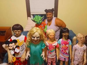 Kisah Cinta Terlarang Wanita yang Jatuh Cinta dengan Boneka Zombie & Alien Kisah Cinta Terlarang Wanita yang Jatuh Cinta dengan Boneka Zombie & Alien