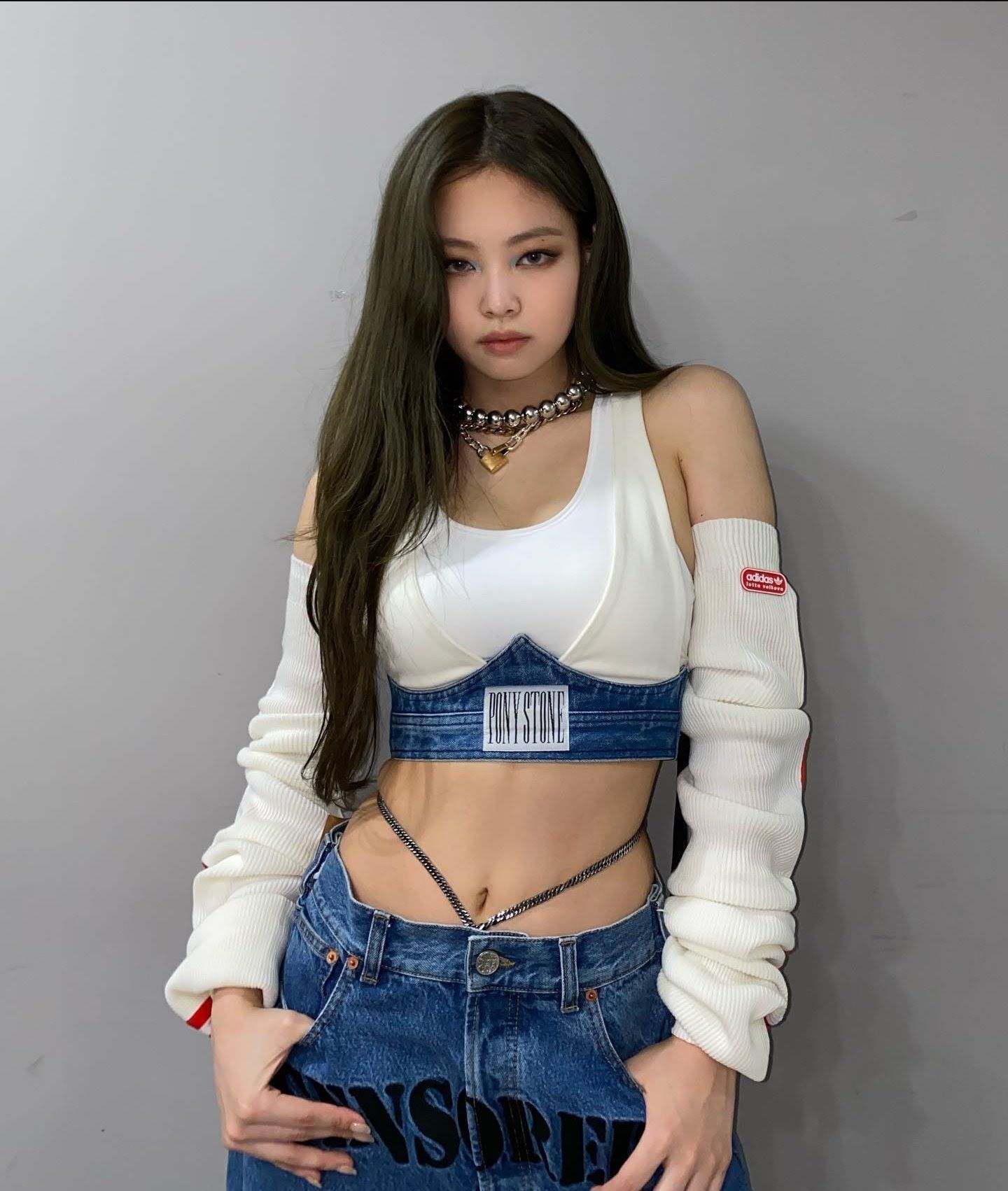 Gaya Seksi Jennie BLACKPINK Gaya Seksi Jennie BLACKPINK