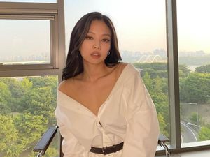 8 Gaya Seksi Jennie BLACKPINK, Tuai Kritik Saat Pakai Atasan Serupa Bra