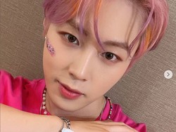 Idol Pria Hapus Makeup Saat Live, Kondisi Kulitnya Bikin Netizen Takjub