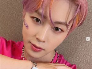 Idol Pria Hapus Makeup Saat Live, Kondisi Kulitnya Bikin Netizen Takjub Idol Pria Hapus Makeup Saat Live, Kondisi Kulitnya Bikin Netizen Takjub