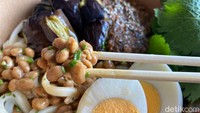 Hotaru Deli : Gurihnya Nikumiso Natto Udon di Resto Unik Jepang