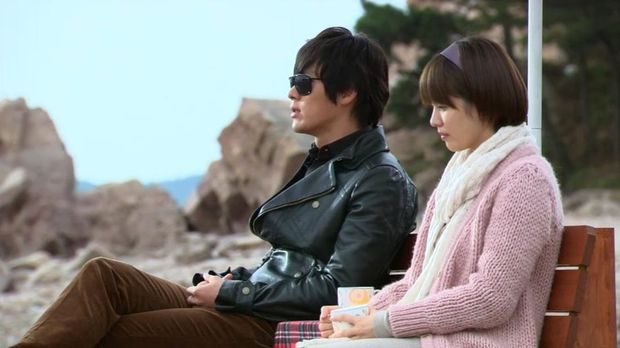 Hyun Bin dan Song Hye Kyo di Worlds Within
