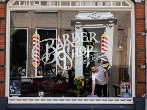 7 Rekomendasi Barbershop di Bandung yang Bikin Tambah Kece 7 Rekomendasi Barbershop di Bandung yang Bikin Tambah Kece