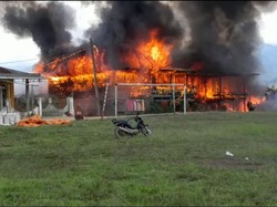 Ditinggal Berkebun, 4 Rumah Panggung di Enrekang Hangus Terbakar