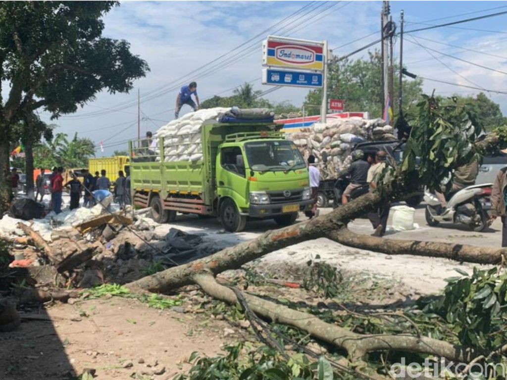 10 Nyawa Melayang Buntut Kecelakaan di Dua Jalur Tengkorak Cianjur 10 Nyawa Melayang Buntut Kecelakaan di Dua Jalur Tengkorak Cianjur