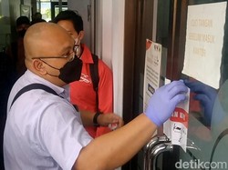 Sejam di Ruang Kominfo Pemalang, Petugas KPK Bawa Berkas-berkas