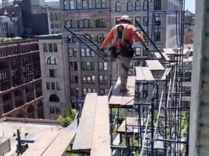 Kumpulan Aksi Pekerja Konstruksi yang Bikin Geleng Kepala