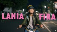 Lania Fira, Si Alisha Gadis Random di Romantik Problematik