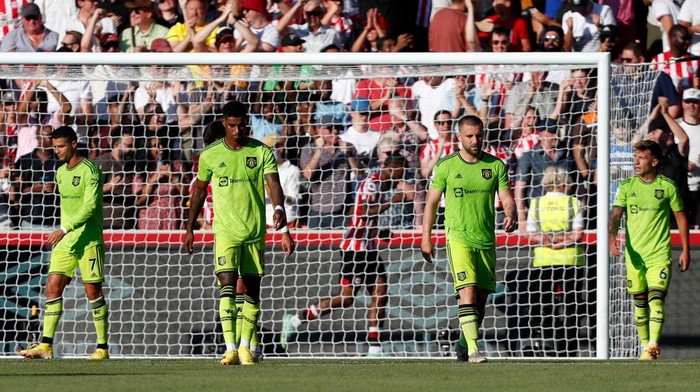 Manchester United (L-R) Manchester United's Portuguese striker Cristiano Ronaldo, Manchester United's English striker Marcus Rashford, Manchester United's English defender Luke Shaw and Manchester United's Argentinian defender Lisandro MartΓnez react to going three behind during the English Premier League football match between Brentford and Manchester United at Brentford Community Stadium in London on August 13, 2022. - - RESTRICTED TO EDITORIAL USE. No use with unauthorized audio, video, data, fixture lists, club/league logos or 'live' services. Online in-match use limited to 120 images. An additional 40 images may be used in extra time. No video emulation. Social media in-match use limited to 120 images. An additional 40 images may be used in extra time. No use in betting publications, games or single club/league/player publications. (Photo by Ian Kington / AFP) / RESTRICTED TO EDITORIAL USE. No use with unauthorized audio, video, data, fixture lists, club/league logos or 'live' services. Online in-match use limited to 120 images. An additional 40 images may be used in extra time. No video emulation. Social media in-match use limited to 120 images. An additional 40 images may be used in extra time. No use in betting publications, games or single club/league/player publications. / RESTRICTED TO EDITORIAL USE. No use with unauthorized audio, video, data, fixture lists, club/league logos or 'live' services. Online in-match use limited to 120 images. An additional 40 images may be used in extra time. No video emulation. Social media in-match use limited to 120 images. An additional 40 images may be used in extra time. No use in betting publications, games or single club/league/player publications. (Photo by IAN KINGTON/AFP via Getty Images)