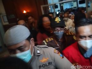 Tangis Korban Pemerkosaan dan Sesumbar Mas Bechi Siap Sumpah Mubahalah Tangis Korban Pemerkosaan dan Sesumbar Mas Bechi Siap Sumpah Mubahalah
