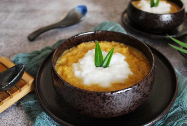 Menu makanan khas nusantara/foto: pinterest.com/CookMeIndonesian Bubur merah putih yang manis enak untuk disantap bersama ketika momen kemerdekaan.