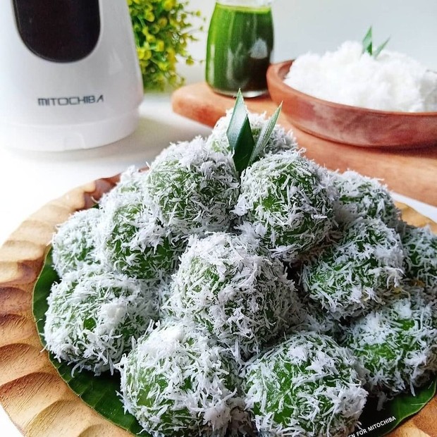 Menu makanan khas nusantara/foto: pinterest.com/resepkoki Klepon merupakan makanan pendamping yang tidak kalah enak untuk disantap saat momen kemerdekaan.