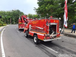 Mobil PMK Terguling di depan Bambu Runcing, Dua Petugas Luka Lecet dan Syok