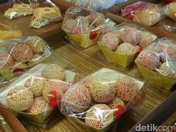 Semarak Agustusan di Pasuruan, Ada Onde-onde dan Donat Merah Putih Rek!